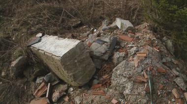 Podrzucili mu gruz, teraz każą posprzątać