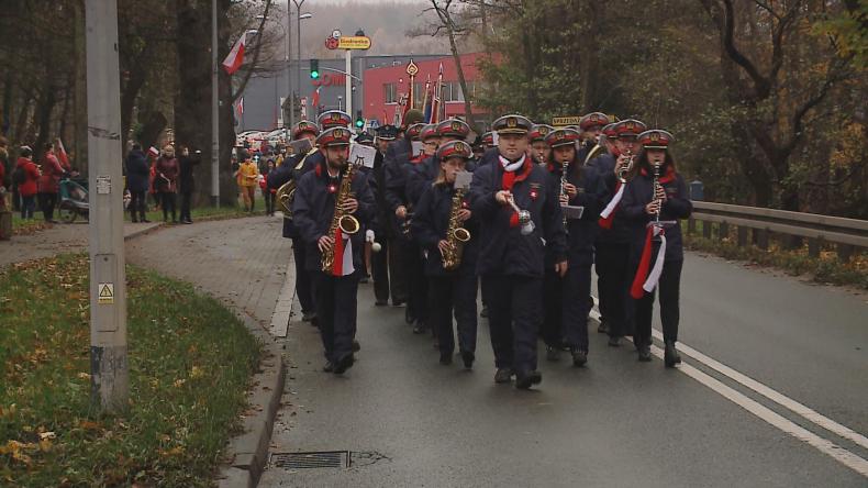 Przemarsz i wspólne śpiewanie