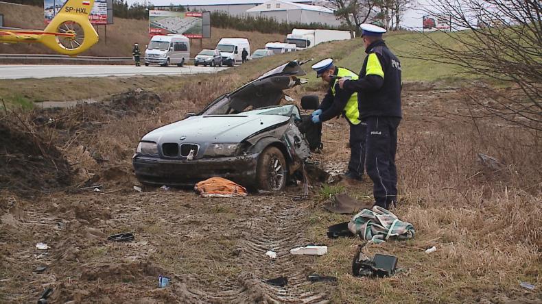 Wypadek w Gościcinie – rozerwało samochód
