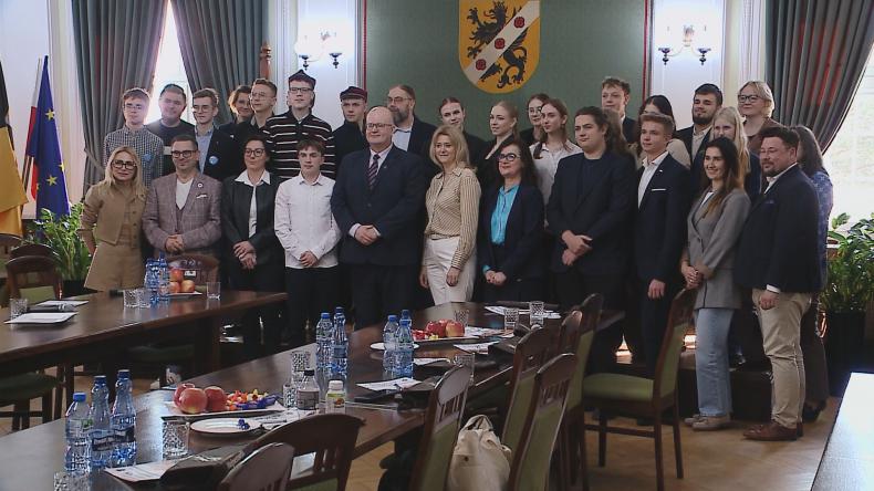 Debatowali z uczniami o roli samorządu