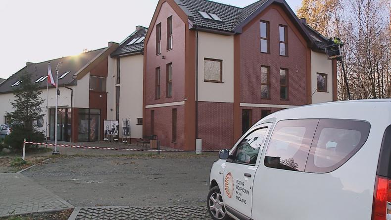 Pandemia sprawia, że odchodzą w samotności