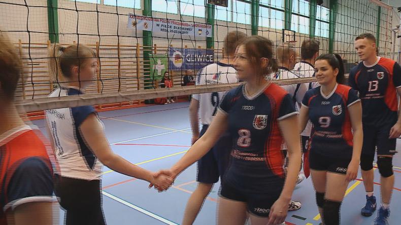 Samorządowcy wyszli na boisko