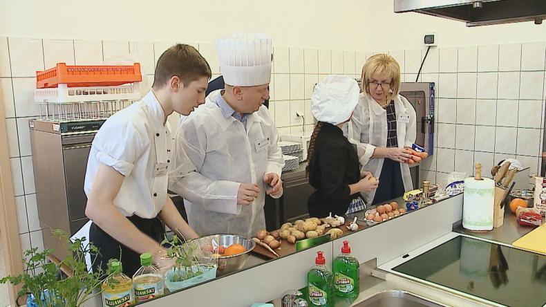 VIP-y stanęły „przy garach”