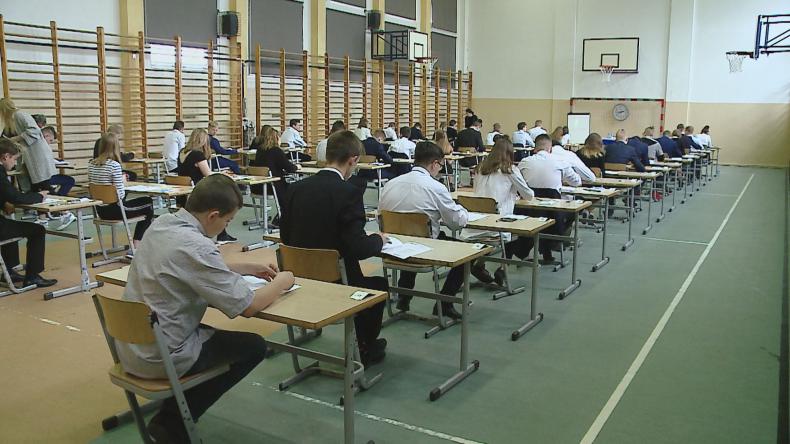 Posiłki z zewnątrz uratowały egzamin