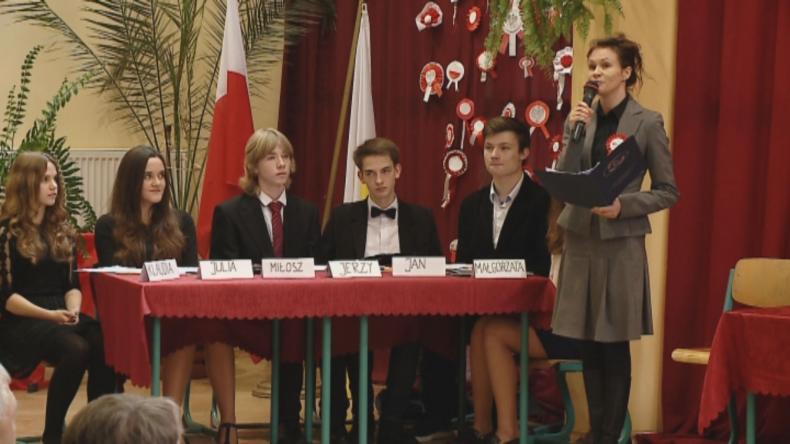 Debata z okazji Święta Niepodległości w gimnazjum w Bolszewie