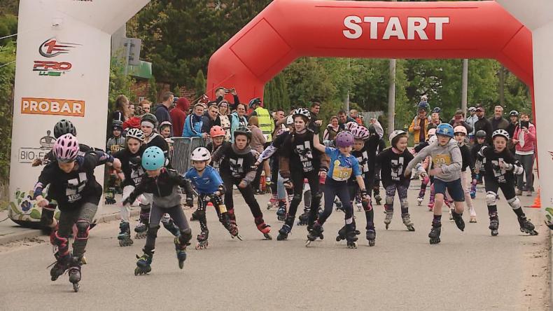 Ulicami Rozłazina zawładnęli wrotkarze