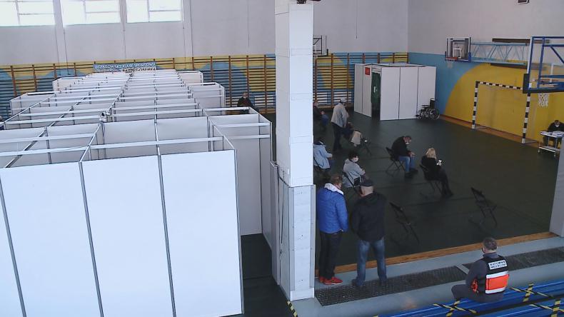 Setki osób szczepią się w nowym punkcie