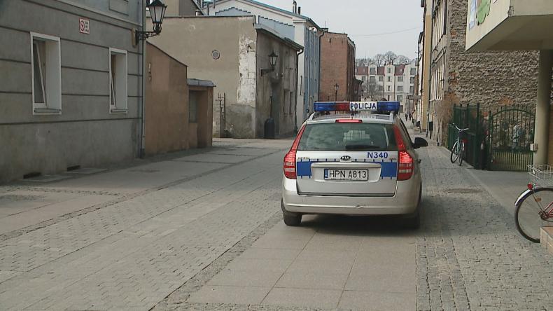 W pijackim amoku zdjął sznurówki i targnął się na życie