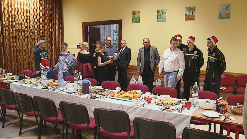 Gryfici obdarowali dzieci