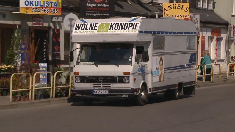 Gandziobus do Brukseli. Kandydat „wolnych konopi” w rajdzie po Kaszubach