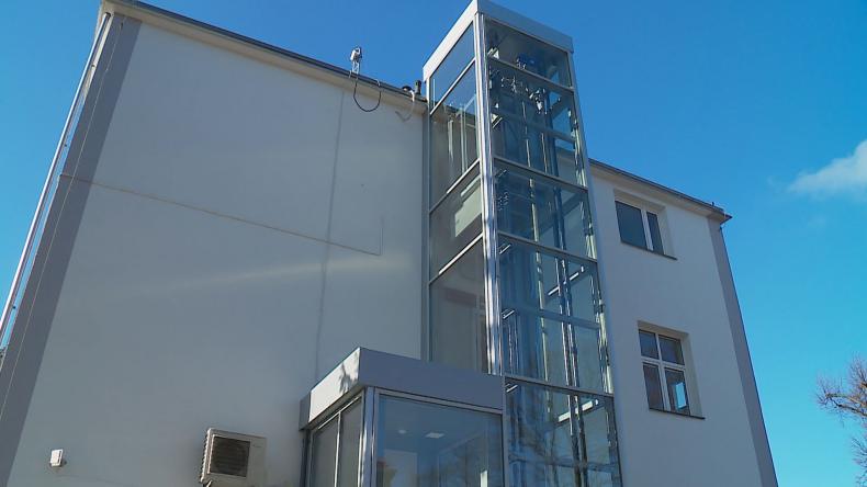 Nowa winda w puckim urzędzie – nie wszyscy są zadowoleni