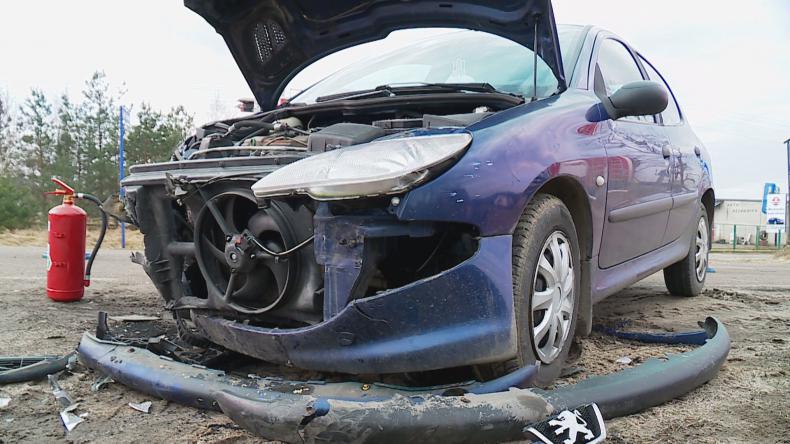 Zderzenie dwóch samochodów w Linii