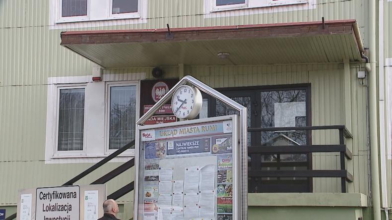 Zakradli się do pokoju burmistrza i ukradli portfel