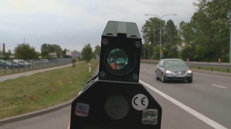 Kierowca z krótkim stażem na drodze. Stracił prawko za brawurę