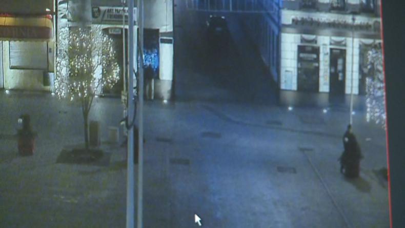 Sikają na świąteczne drzewka w centrum Pucka