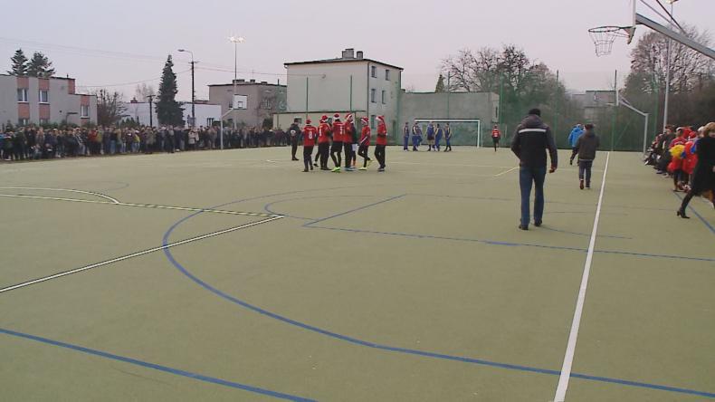 Gimnazjaliści wywalczyli sobie boisko