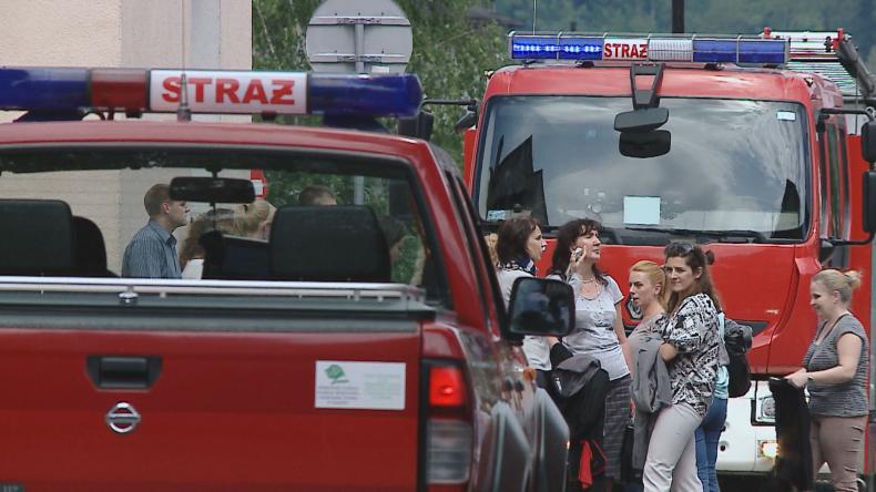 Alarmy bombowe w instytucjach, setki ludzi ewakuowanych