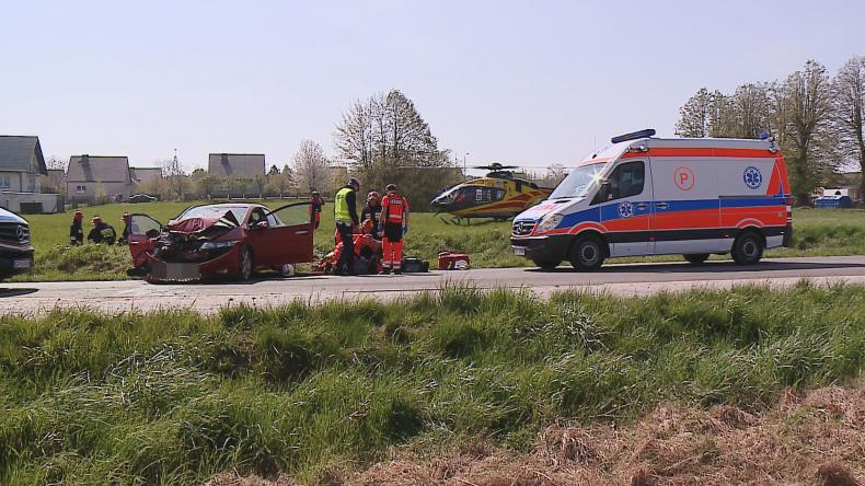 Zderzenie osobówki z autobusem w Starzynie