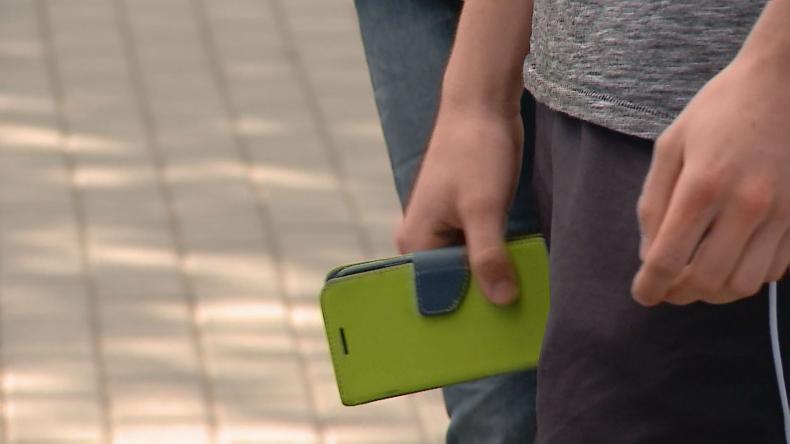 Ukradli telefon i uciekli. Szuka ich policja.