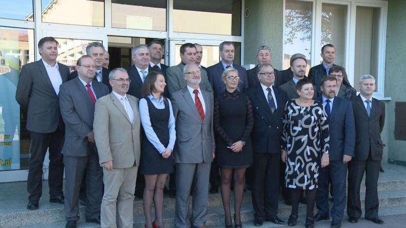 Sesja rady pow. puckiego: jak się żegnać to z kulturą